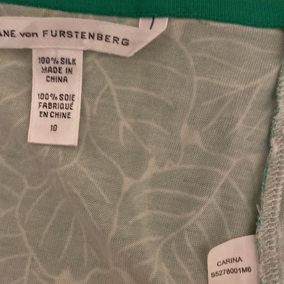Diane von Furstenberg skirt. Green leaf print. Size 10. - Picture 4 of 6